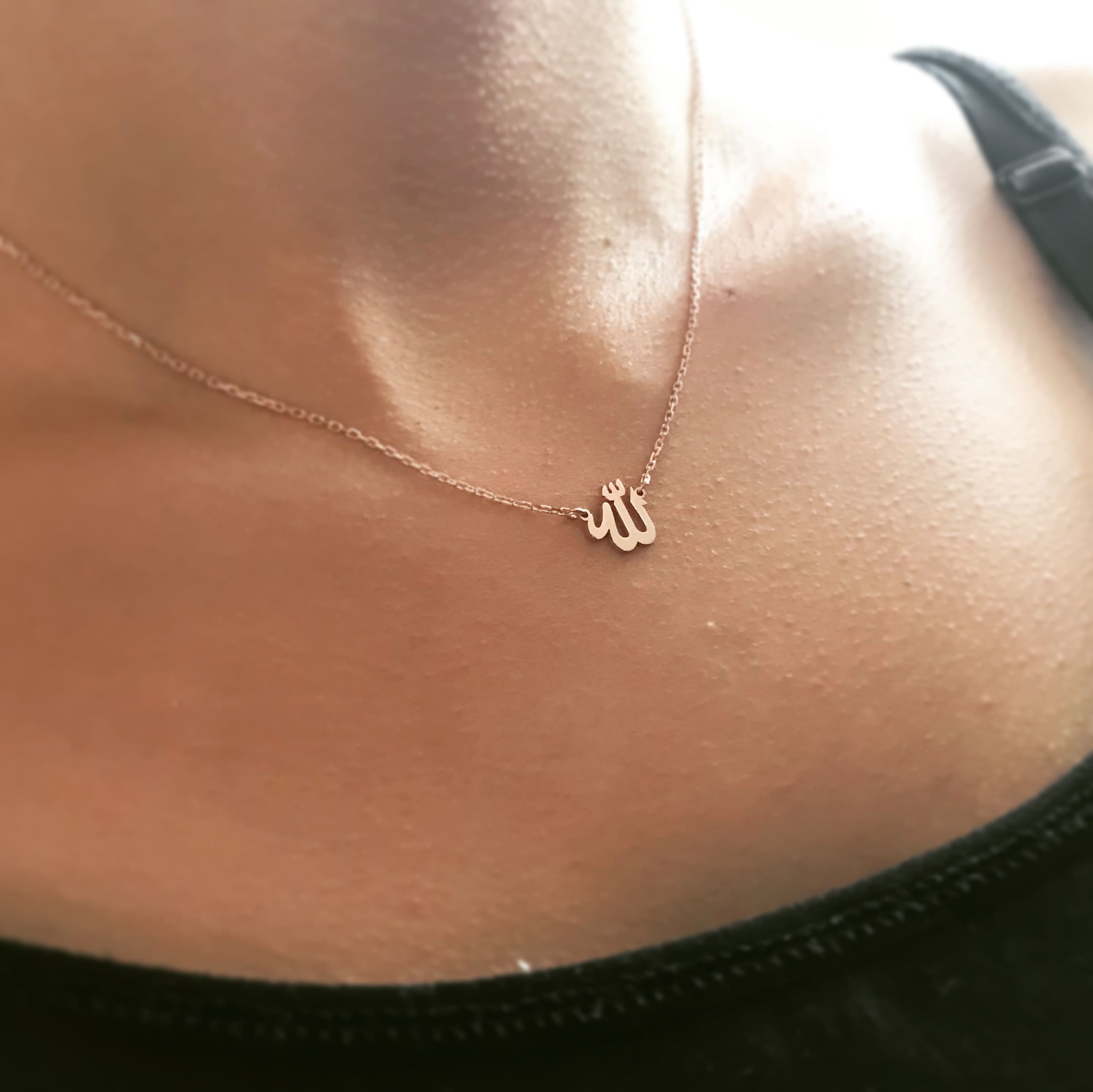 Allah Yazısı Kolye